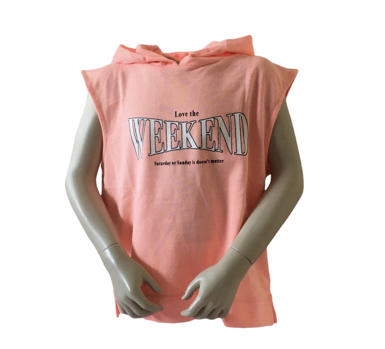 Mouwloze hoodie Weekend in de kleur zalm-roze. Van het merk Blue Seven en in verschillende maten leverbaar.