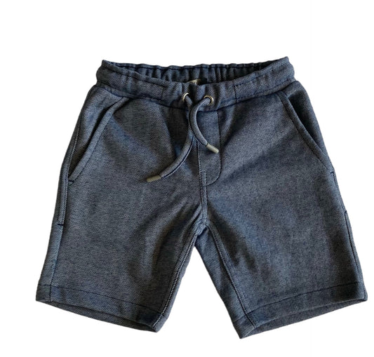 Short licht blauw van het merk Blue Seven. Gemaakt van een comfortabel sweatstof. Verkrijgbaar in de maten 92 t/m 128.