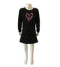 Jurk Polka Dot met roze hart en tekst love. Is van het merk Blue Seven en van 95% katoen en 5% elastan. Verkrijgbaar in verschillende maten.