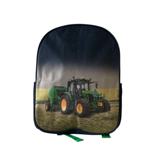 Kinderrugtas met stoere trekker print. Het is een groene trekker met gele velgen.