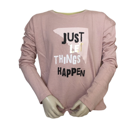 Shirt in oud rose met de tekst Just let things happen. 100% katoen verkrijgbaar in de maten 140,152 en 164.