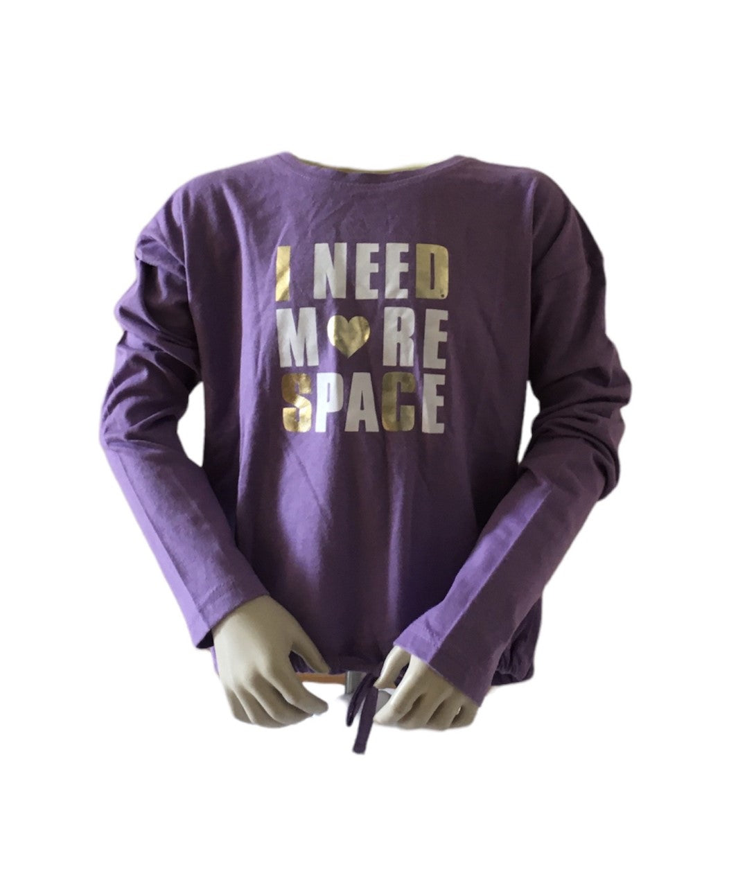 Shirt paars met de tekst I Need More Space. Materiaal 100% katoen verkrijgbaar in de maten 140, 152 en 164.